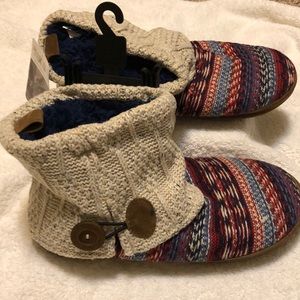 NEW Mukluks slipper boots